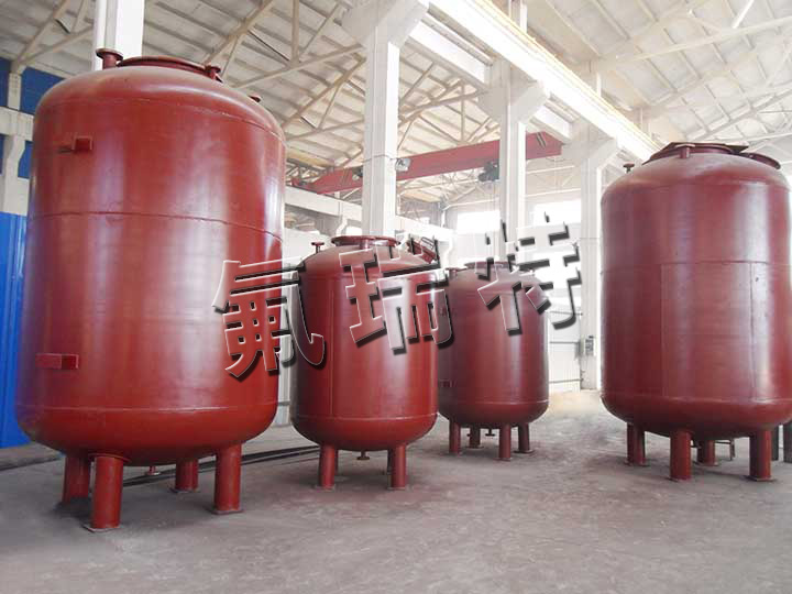 鋼襯塑儲罐、反應(yīng)釜